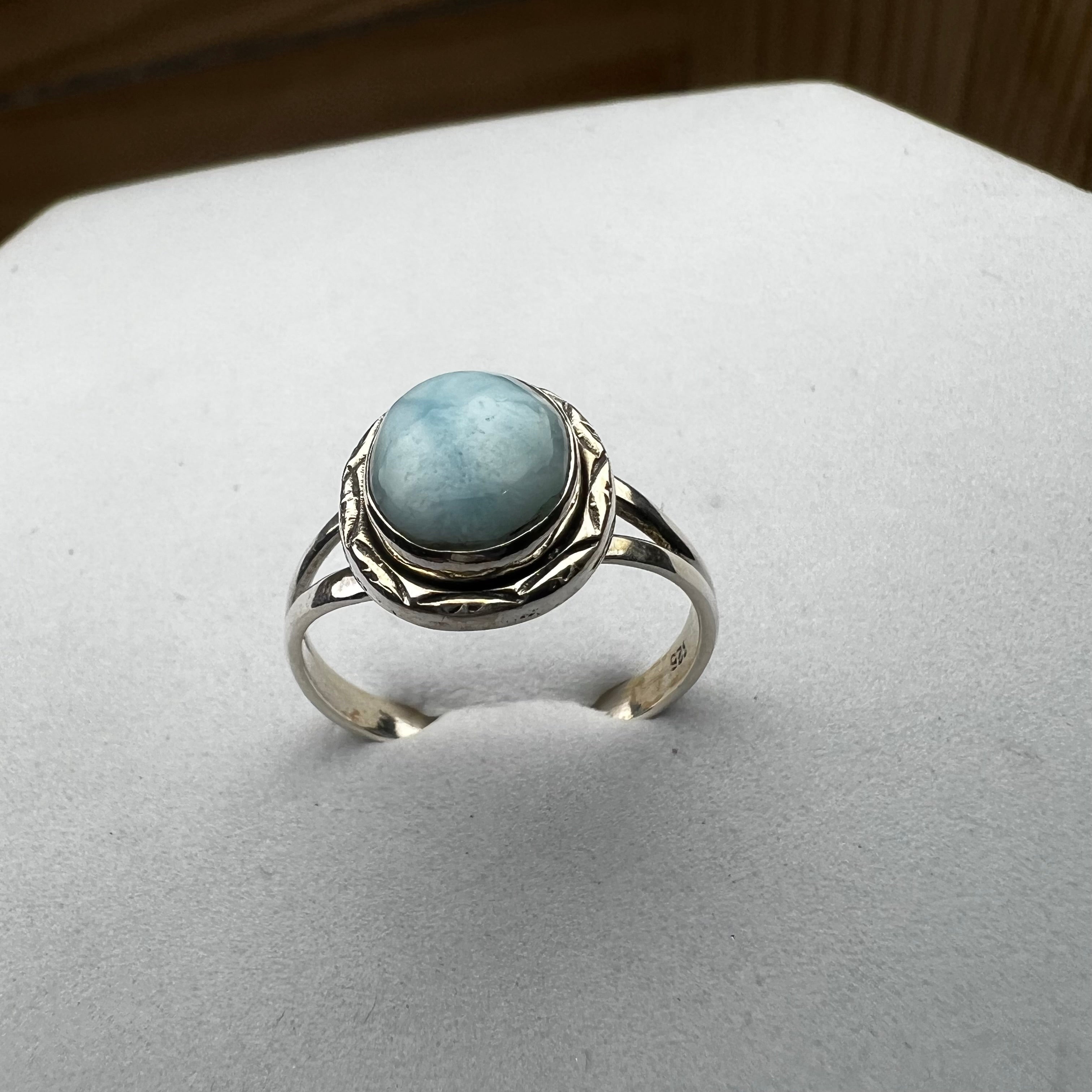 HANDCRAFTED LARIMAR RING IN
SILVER 925 (SIZE 8)