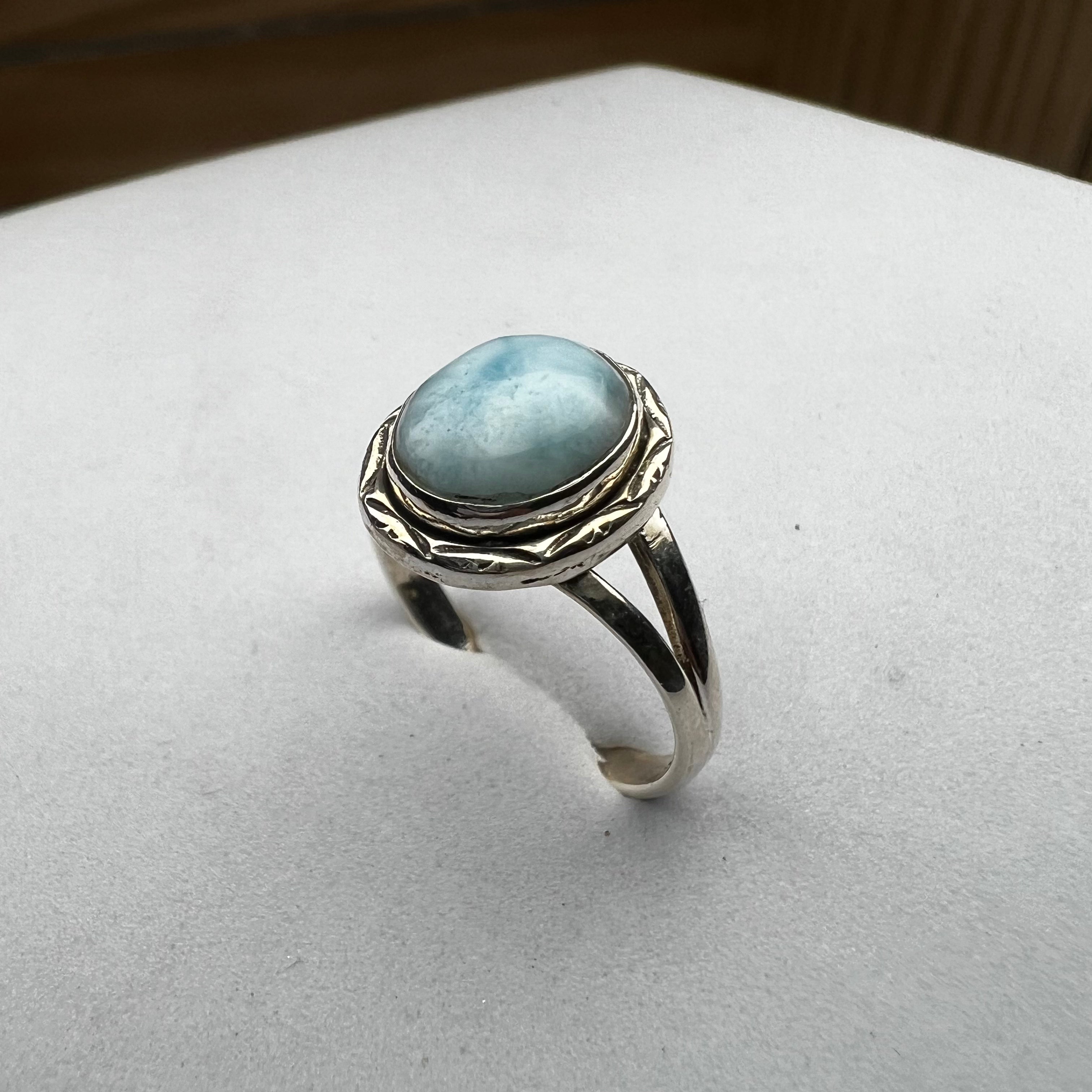 HANDCRAFTED LARIMAR RING IN
SILVER 925 (SIZE 8)