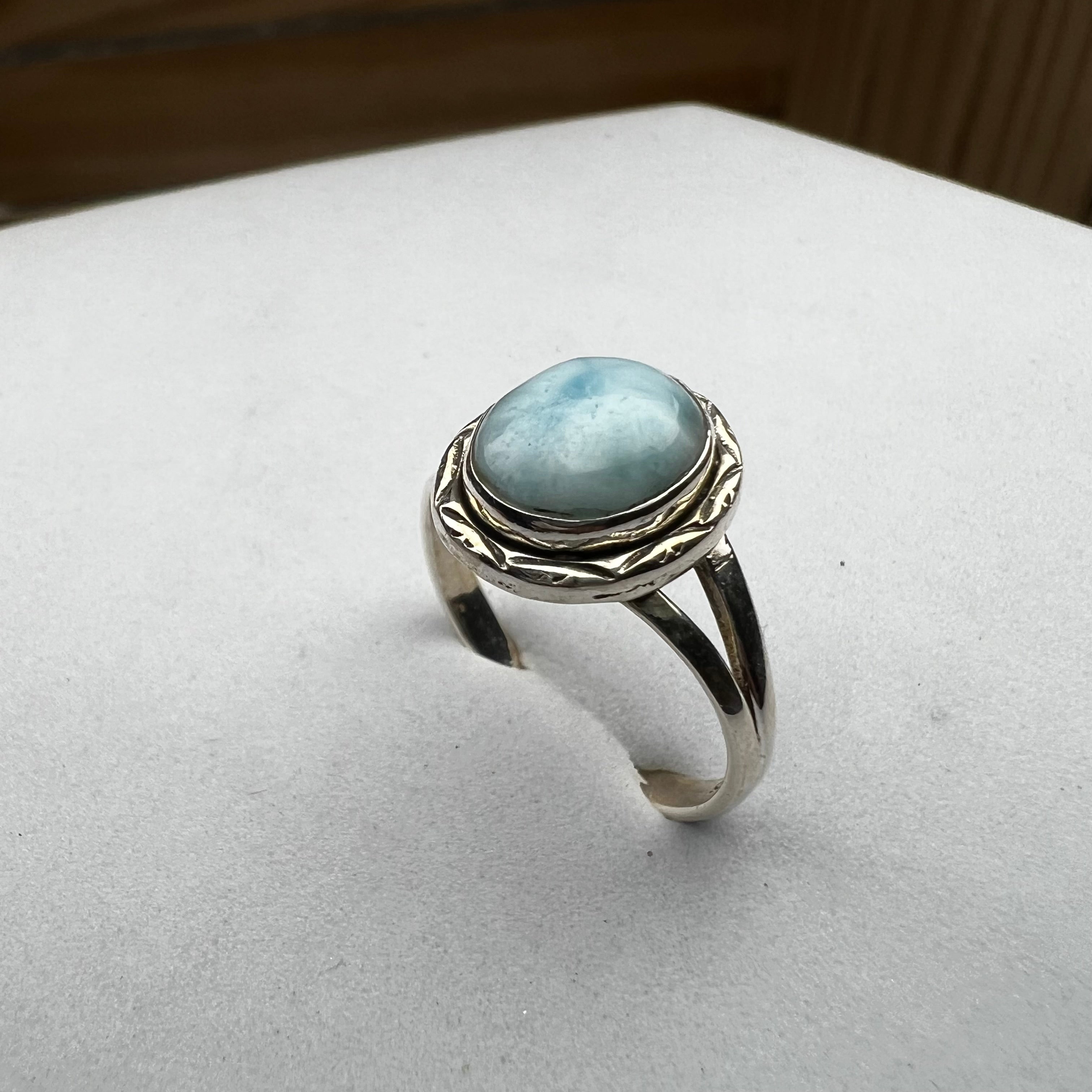 HANDCRAFTED LARIMAR RING IN
SILVER 925 (SIZE 8)