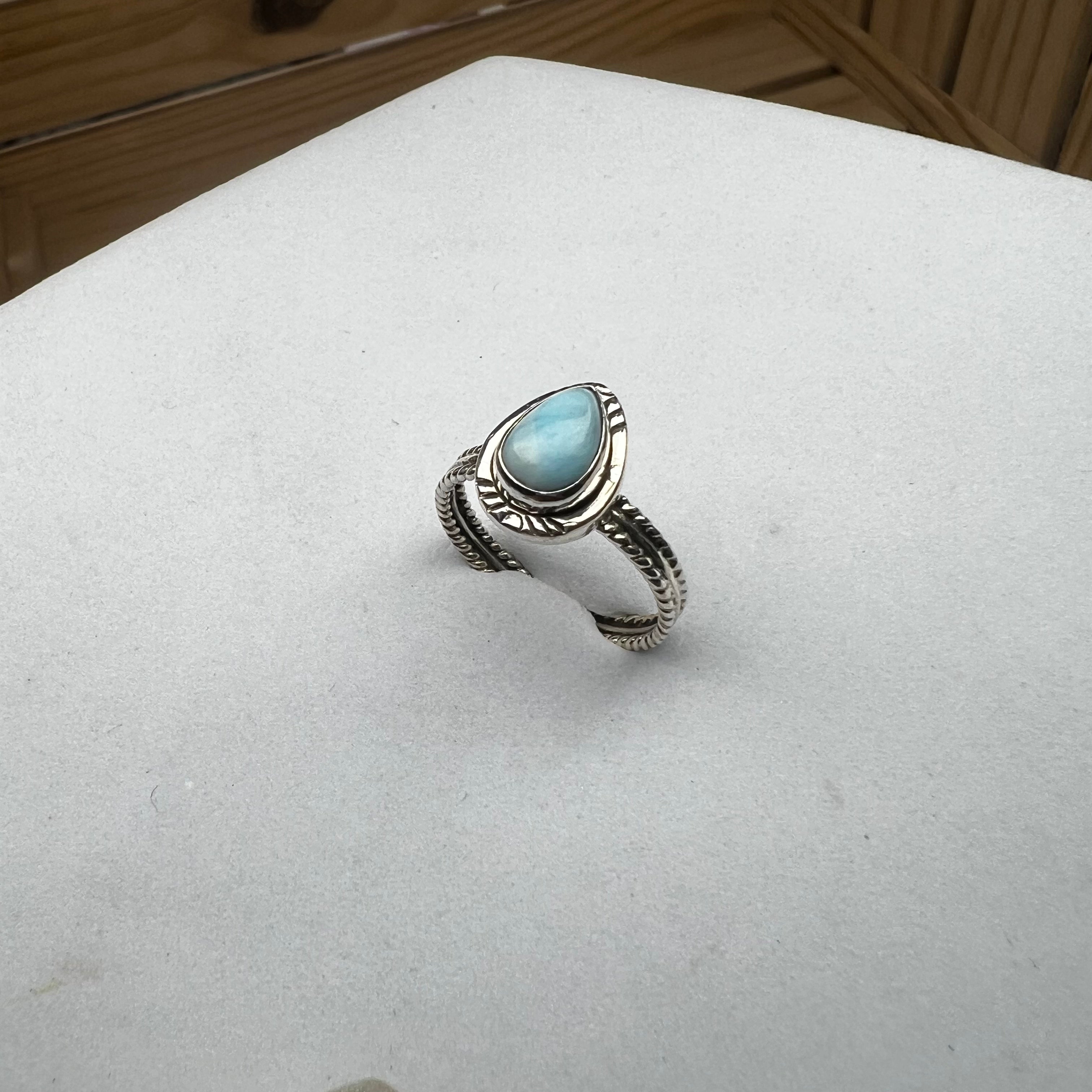 HANDCRAFTED LARIMAR RING IN
SILVER 925 (SIZE 7)